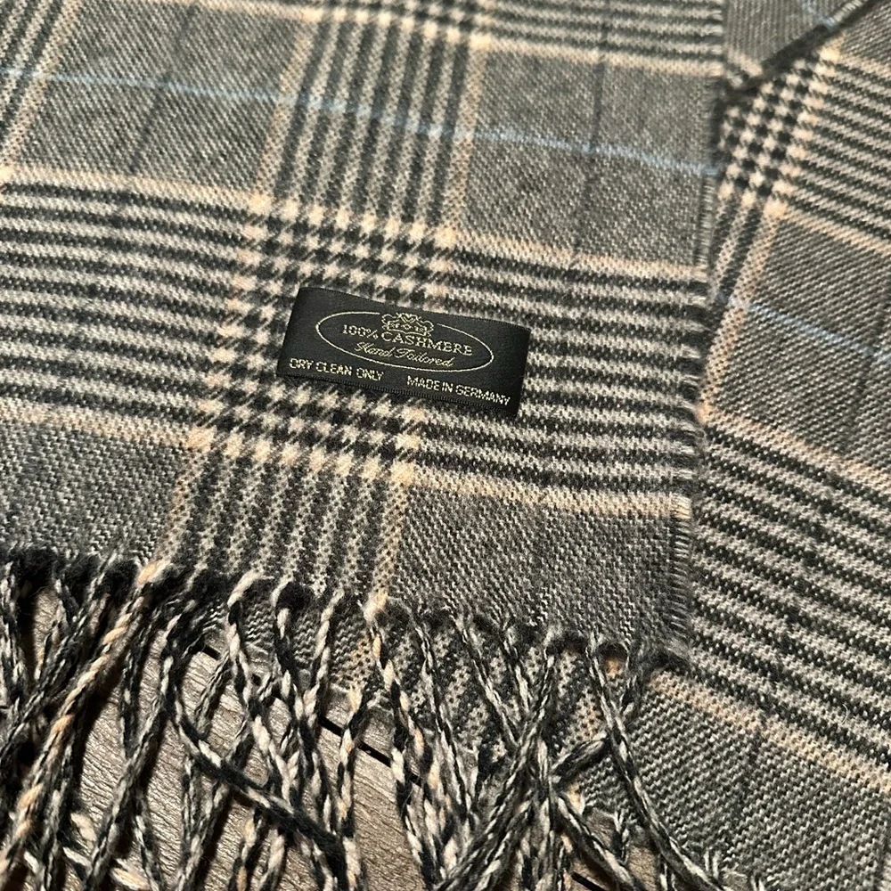 100% Cashmere Plaid Fringe Scarf in Gray and Tan - Picture 4 of 4